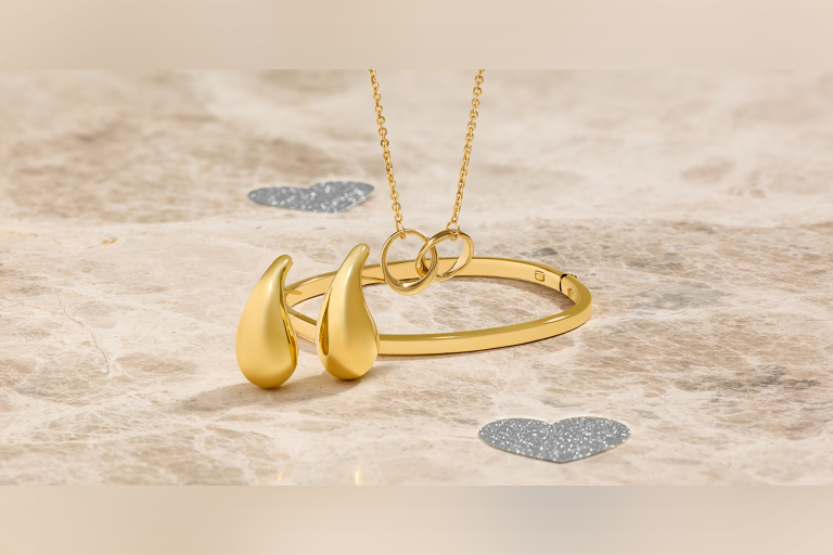 This Valentine’s Day, find the perfect gift to become an everyday reminder of your love. Shop styles crafted to be enjoyed every day, gaining meaning with each wear.