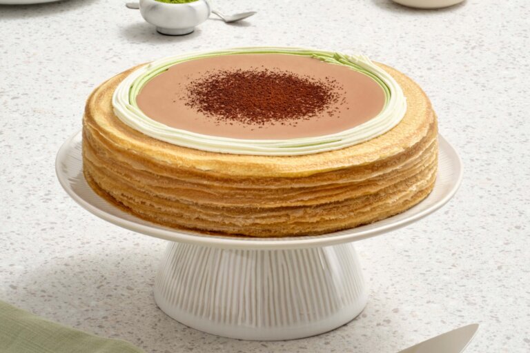 Lady M’s classic handcrafted crêpes are filled with rich illy coffee cream, layered with smooth green tea cream, and finished with a silky chocolate coffee glaze, delicately dusted with finely ground illy coffee.