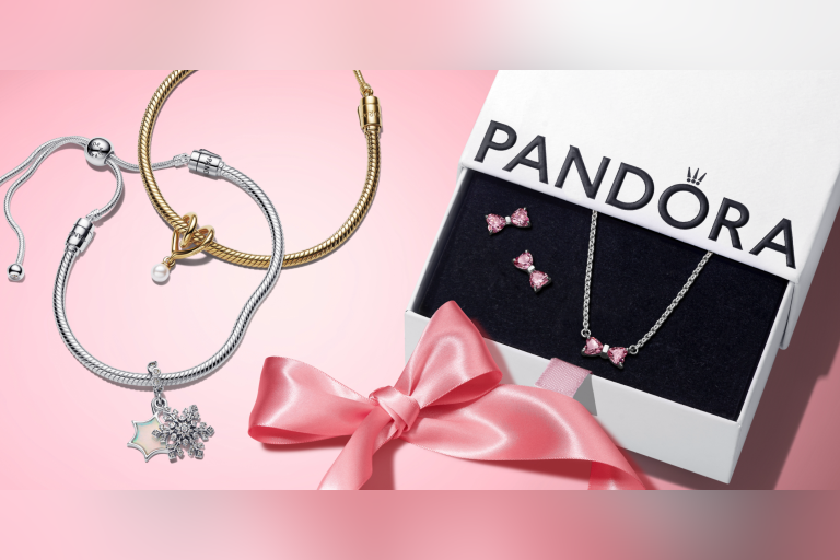 Make their season shine with pre-styled sets designed to delight. Thoughtful, timeless, and ready to give — now 30% off for the holidays.